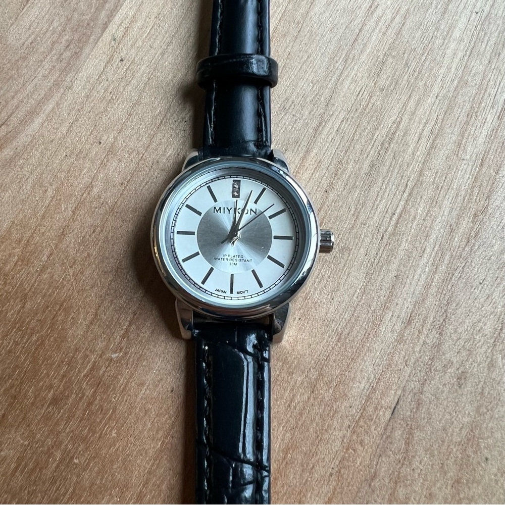 Miykon ladies silver tone Watch NEW BATTERY